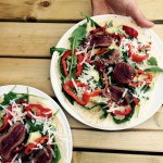 Biefstukwraps met hummus en rucola