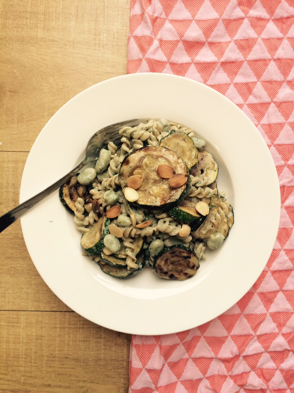 Door-de-week-pastaatje met gegrilde courgette, munt & ricotta