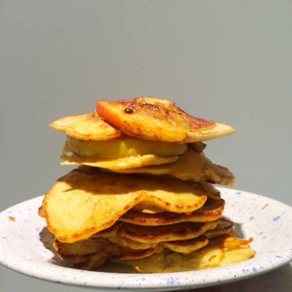 Boekweitpannenkoekjes met appelschijfjes, banaan & kaneel2