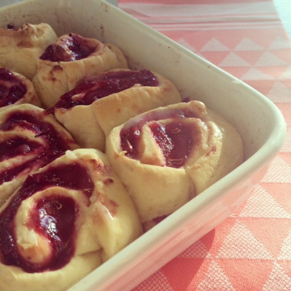 Cinnamonbuns met cranberrycompote