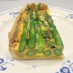 Hartige taart met groene asperges & munt